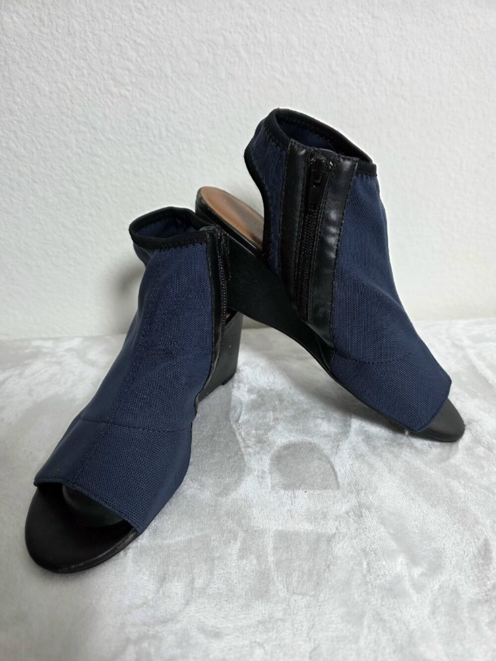 TAHARI Navy Blue Mesh Open Toe Wedge Bootie Sandal Side Zip Women Sz 7M
